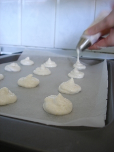 Vanilla macarons before going in the oven
